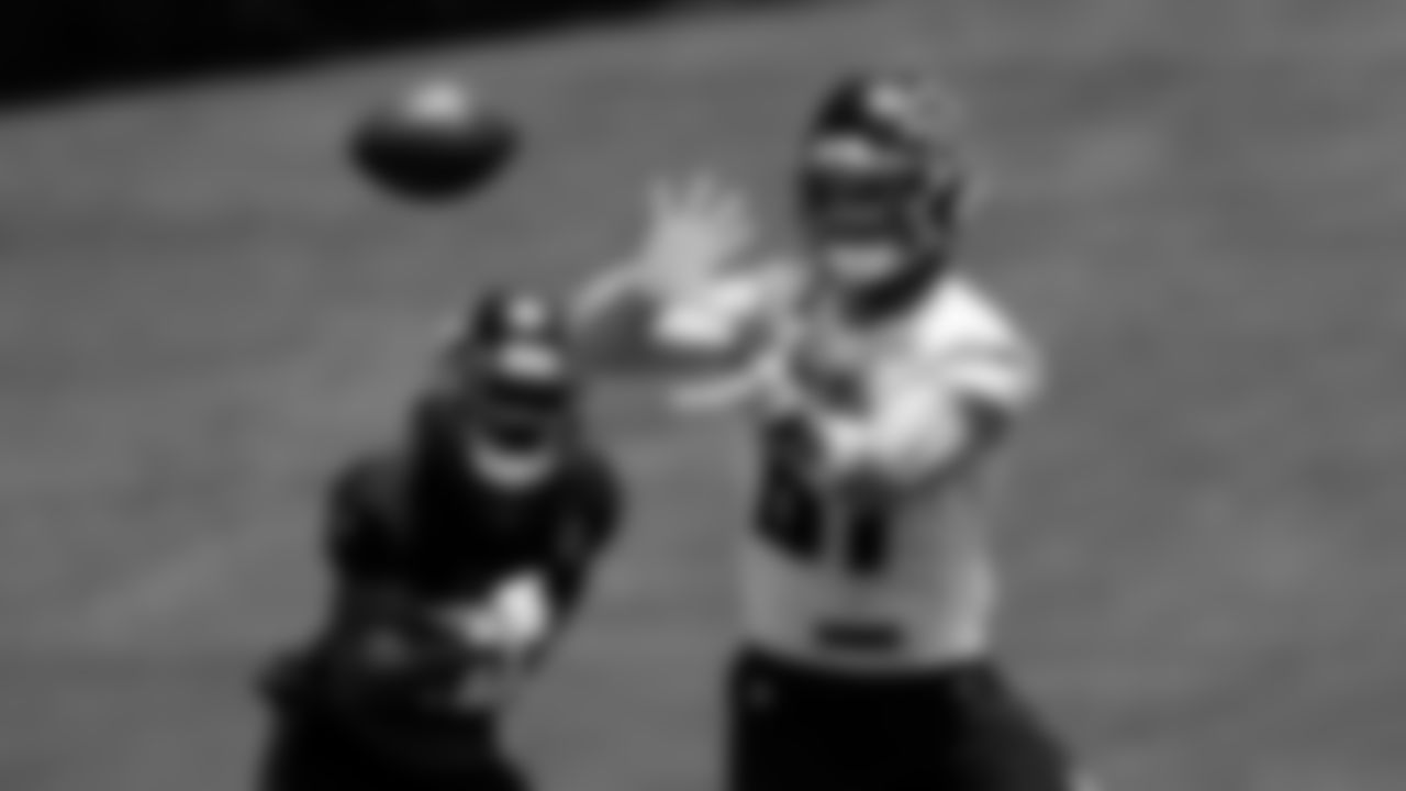 Atlanta Falcons tight end Hayden Hurst #81 makes a catch during organized team activities in Phase III of the Atlanta Falcons offseason program on May 25, 2021.