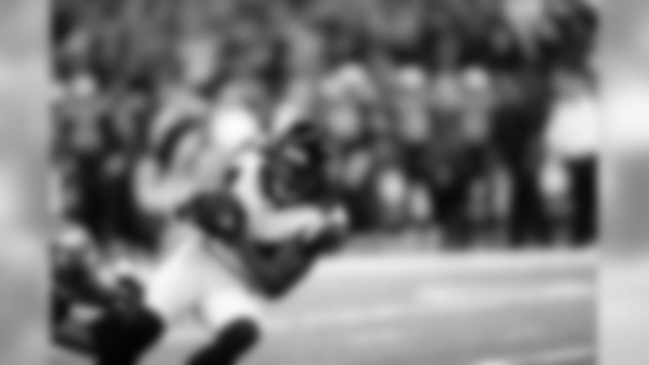 The Falcons and Saints face off in the Superdome for a shot at the NFC South title // Falcons at Saints - 2011 // Dec. 26, 2011 // New Orleans -