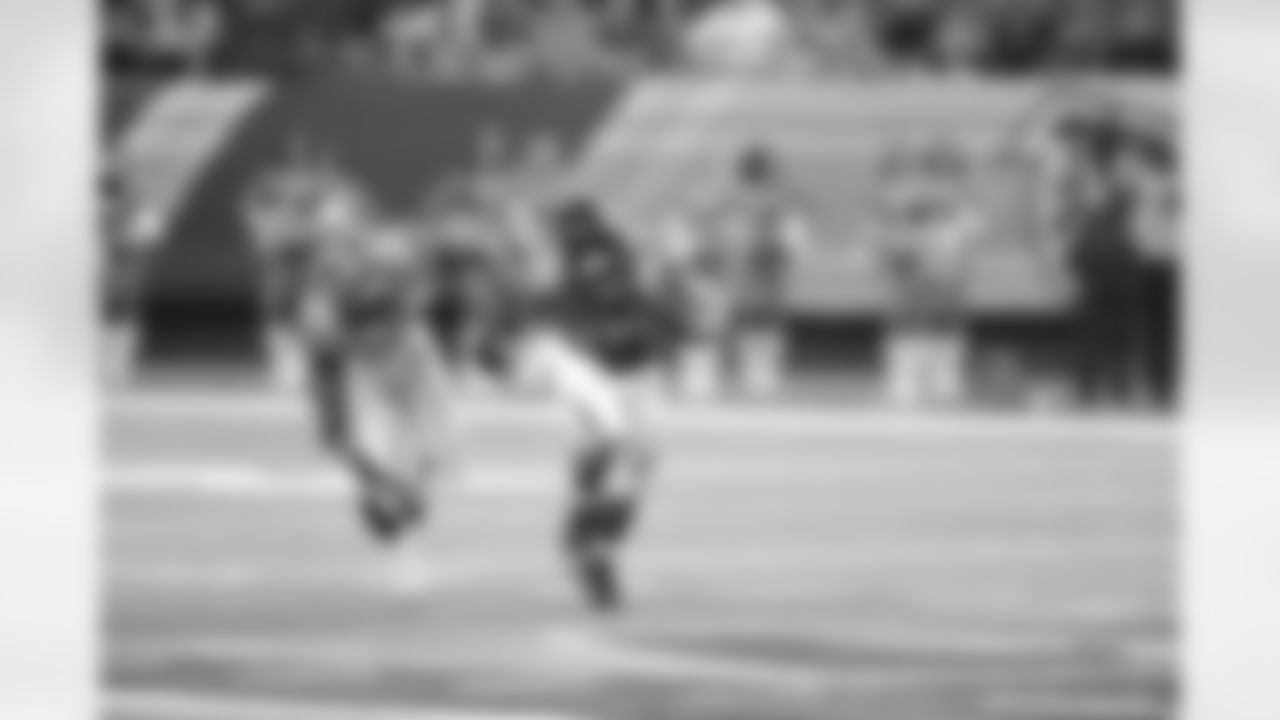 RB Josh Vaughan and Bengals LB Jayson DiManche battle down the field