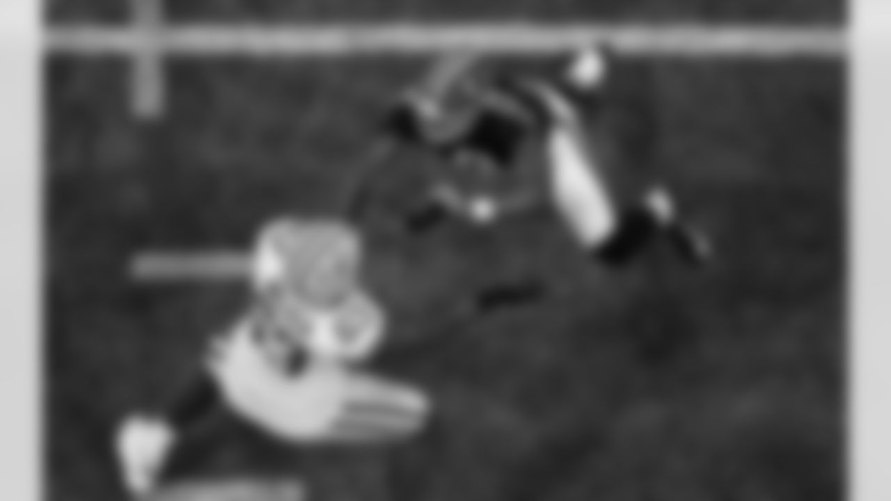Atlanta Falcons outside linebacker Lorenzo Carter #0 rushes the quarterback during the first quarter of the Week 2 Game against the Green Bay Packers at Mercedes-Benz Stadium in Atlanta, Georgia on Sunday, September 17, 2023. (Photo by Jay Bendlin/Atlanta Falcons)