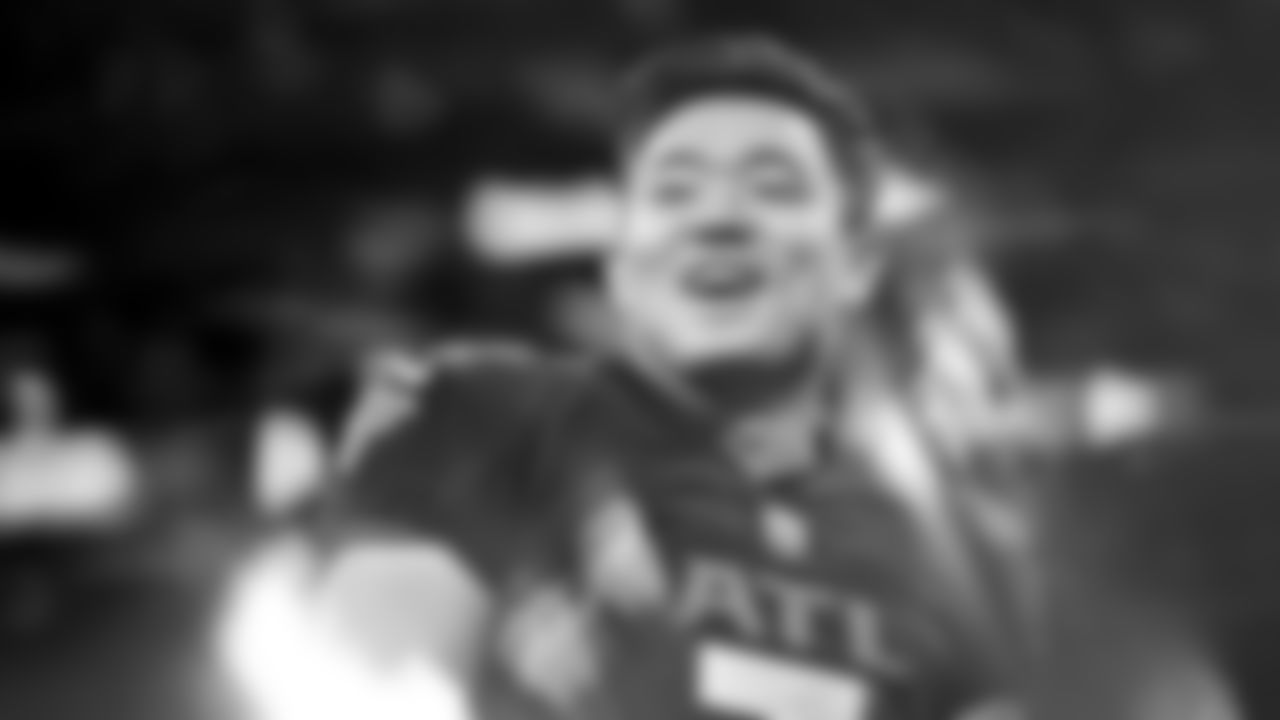 Atlanta Falcons kicker Younghoe Koo #7 warms up prior to the game against the Carolina Panthers at Mercedes-Benz Stadium in Atlanta, Georgia on Sunday, October 30, 2022. (Photo by Brandon Magnus/Atlanta Falcons)