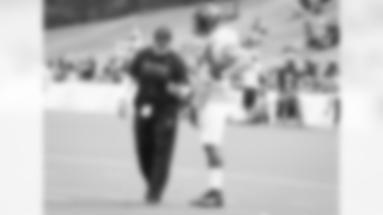 Head coach Dan Quinn works with DE Efe Obada