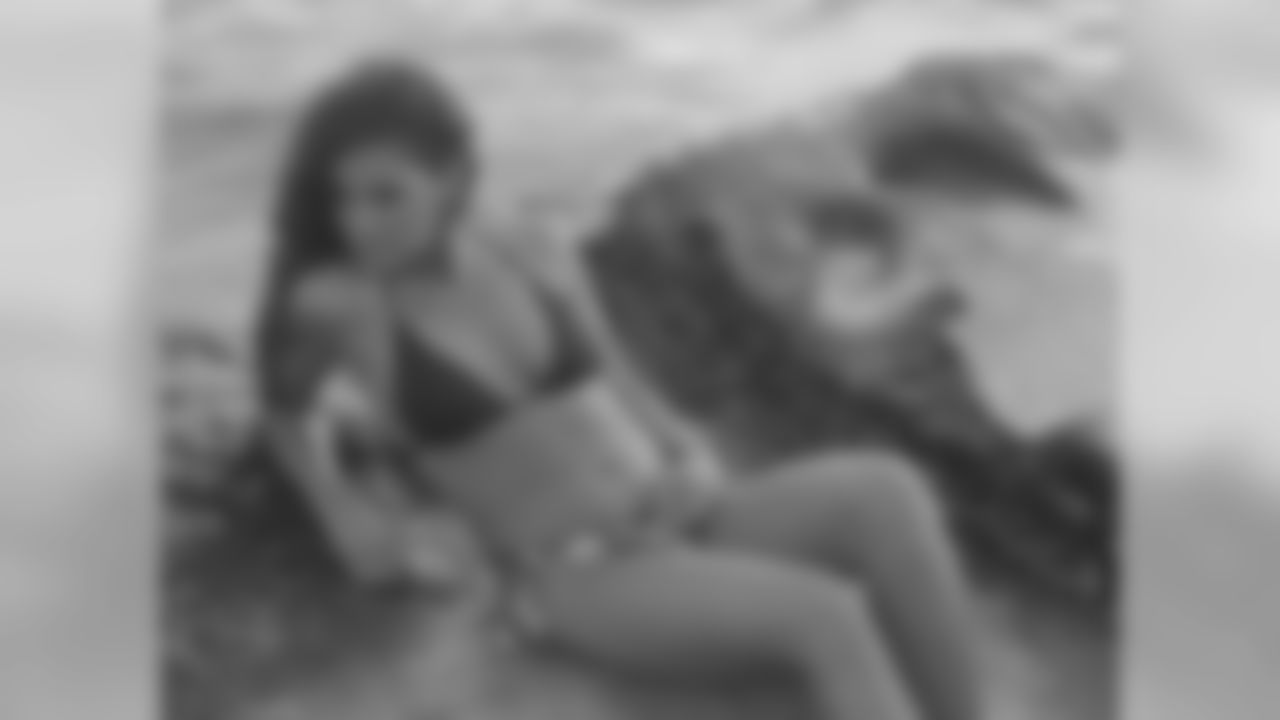 Erin P. // 2011 Atlanta Falcons Cheerleaders Swimsuit Calendar Photo Shoot // 2011 // Bermuda -