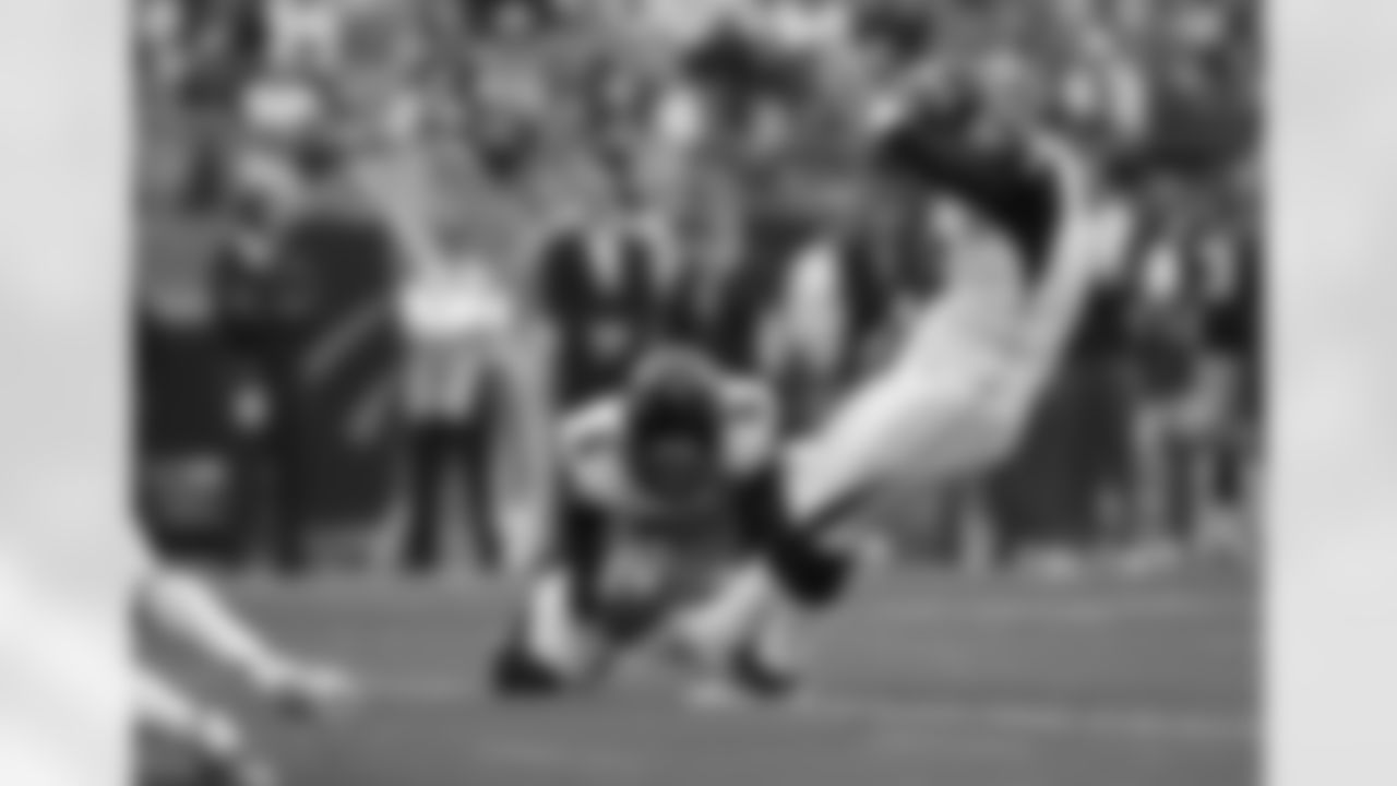 K Matt Bryant kicks an extra point after the Falcons' first touchdown