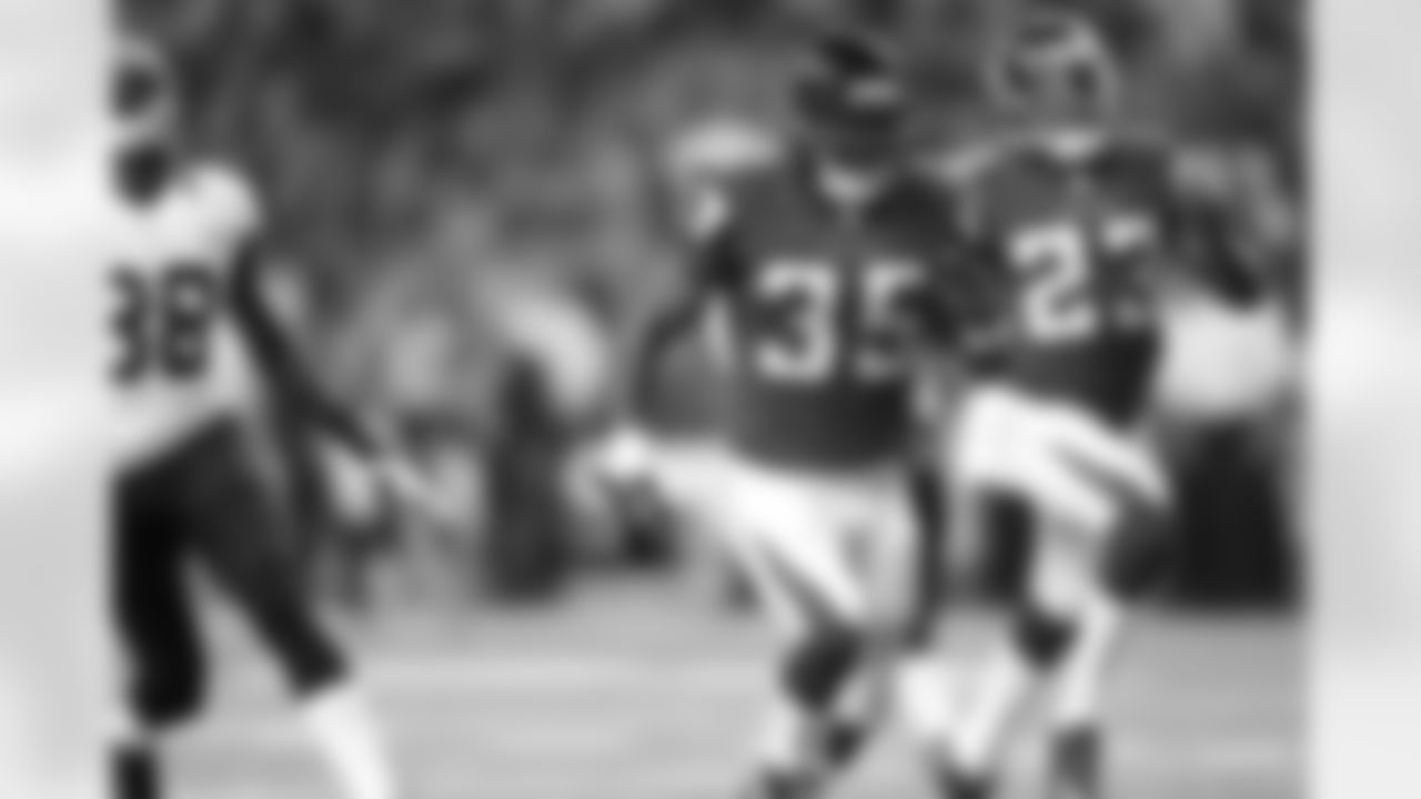 RB Antone Smith and CB Robert Alford run down the field