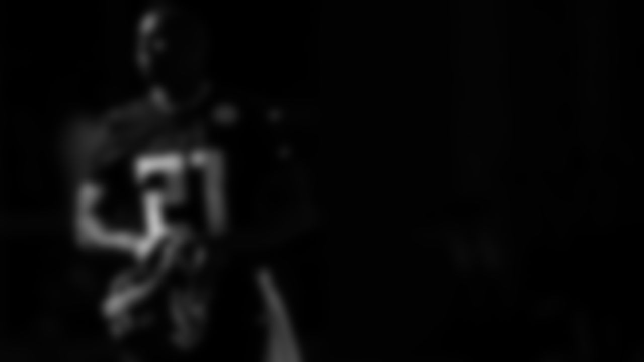 Atlanta Falcons strong safety Duron Harmon #21 during team practice at Atlanta Falcons Headquarters in Flowery Branch, Georgia, on Thursday, December 2, 2021. (Photo by Shanna Lockwood/Atlanta Falcons)