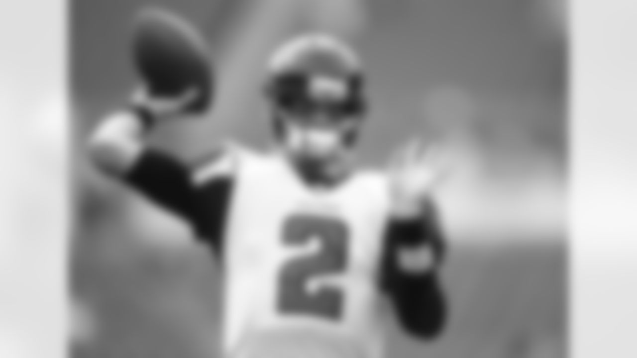 QB Matt Ryan warms up in Tampa Bay