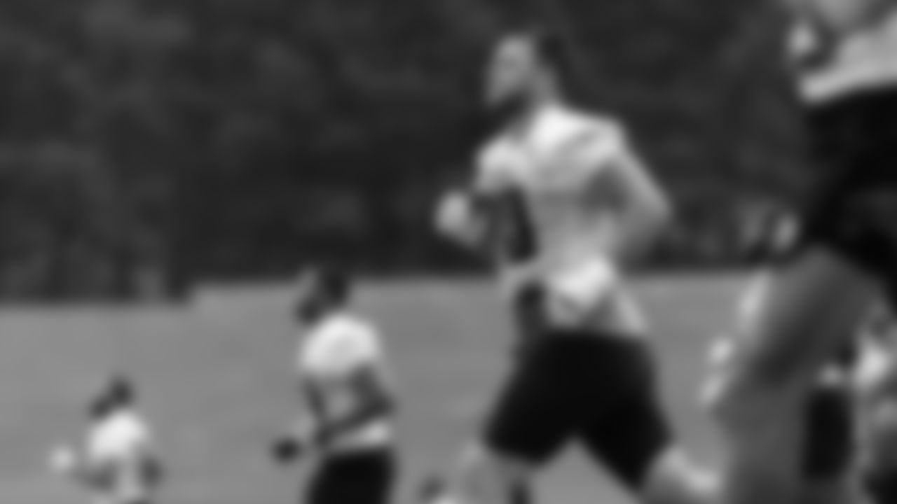 The Atlanta Falcons offense runs during organized team activities in Phase III of the Atlanta Falcons offseason program on May 25, 2021.