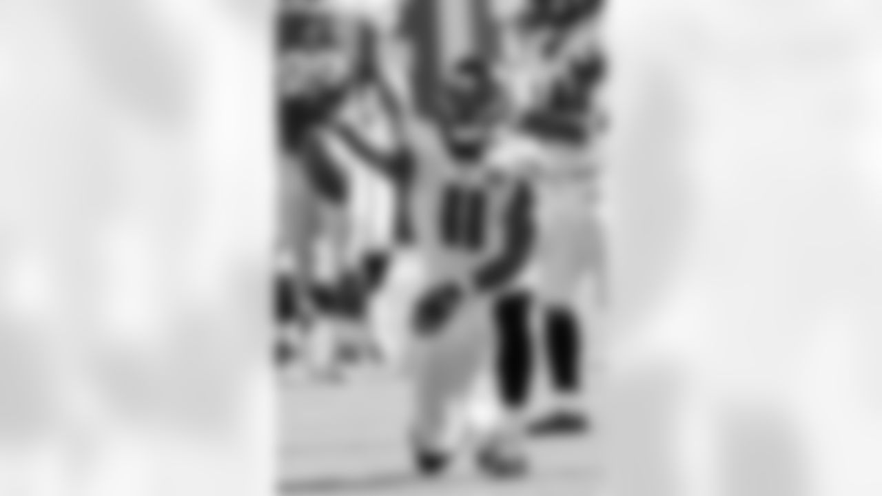 Julio Jones made what most say was the best catch of the early season against the Giants. With an important offensive possesion at hand, Jones hauled in a pass from Matt Ryan with one hand.