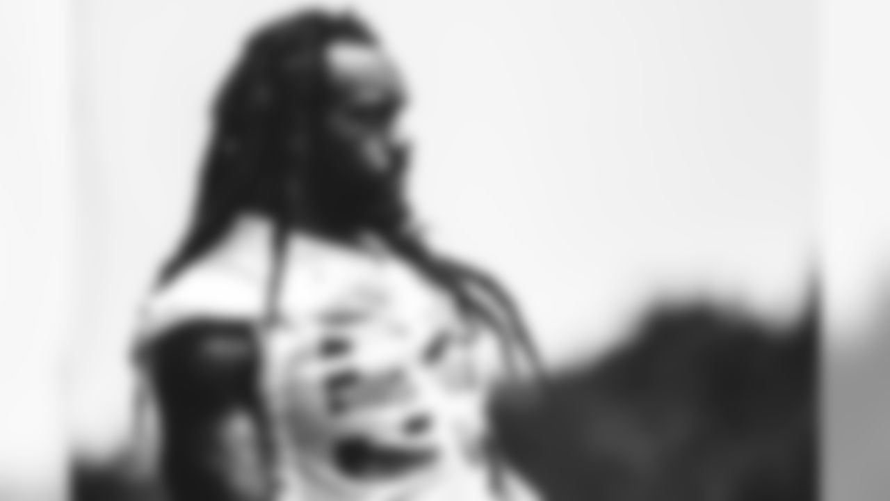 LB De'Vondre Campbell