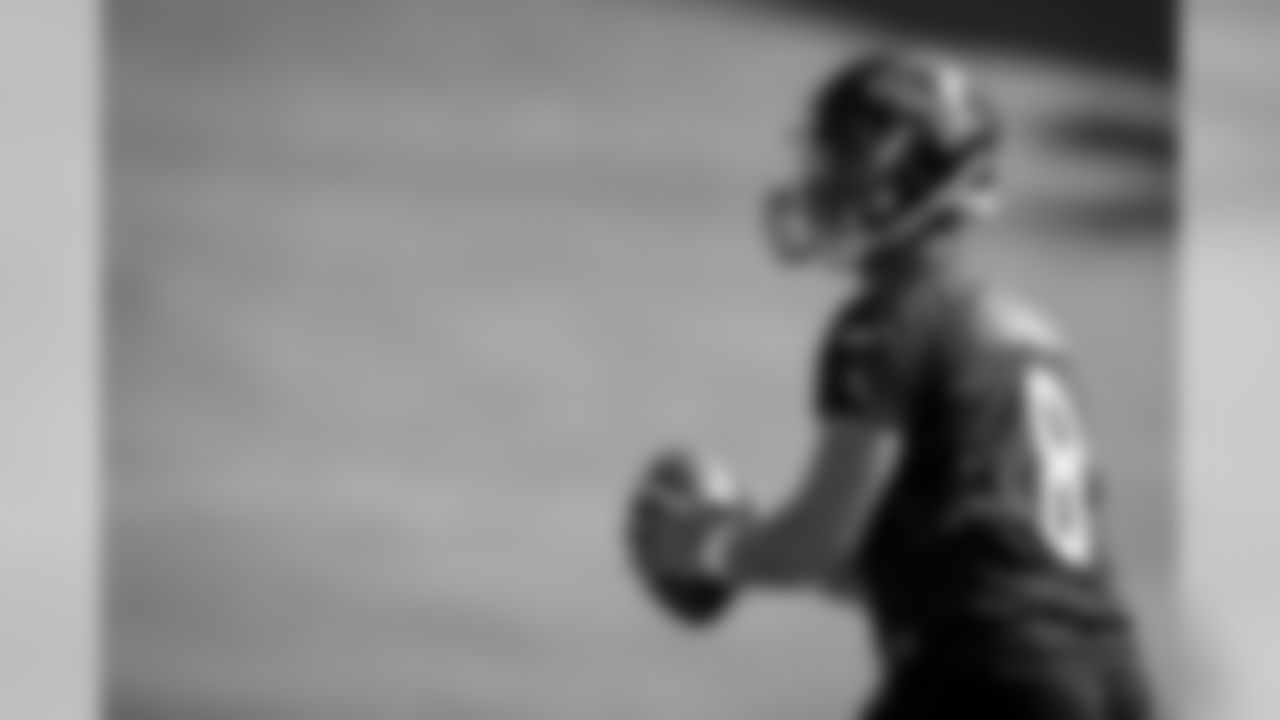 Atlanta Falcons quarterback Matt Schaub #8 in action during practice. (Photo by Kara Durrette/Atlanta Falcons)