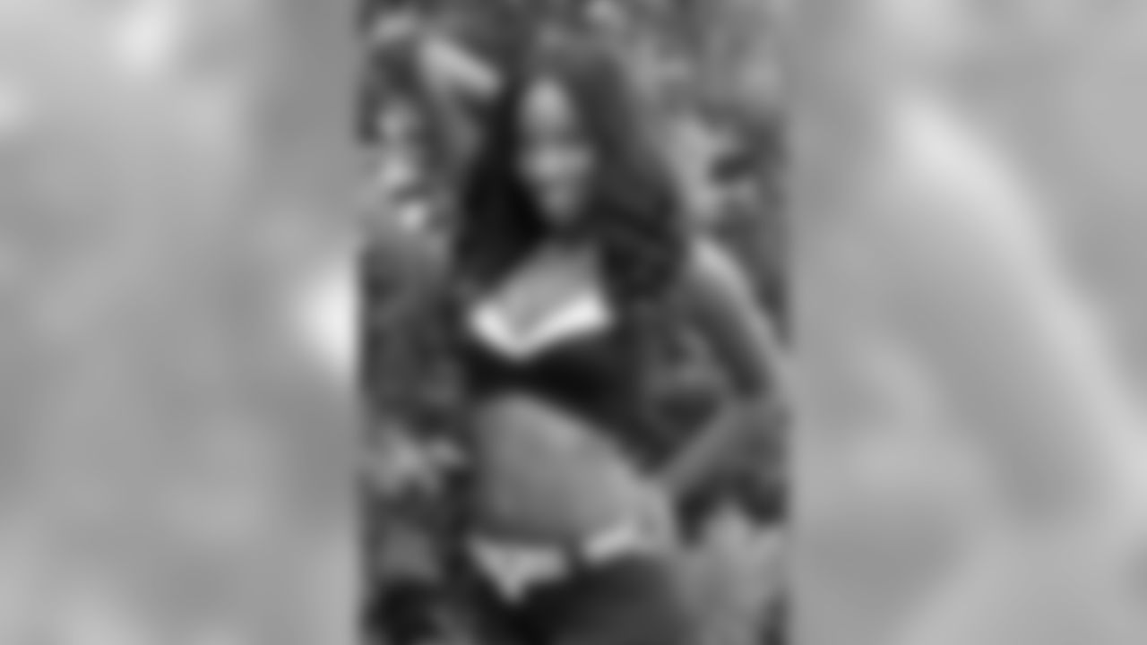 Shamea M. // 2011 Atlanta Falcons Cheerleaders Studio Shots // 2011 // Atlanta -