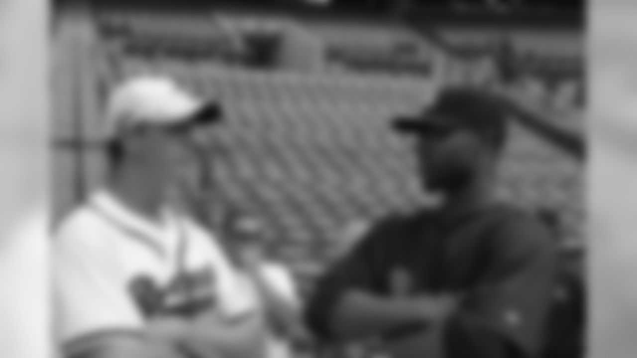 Jason Heyward and Matt Ryan talk together before the game