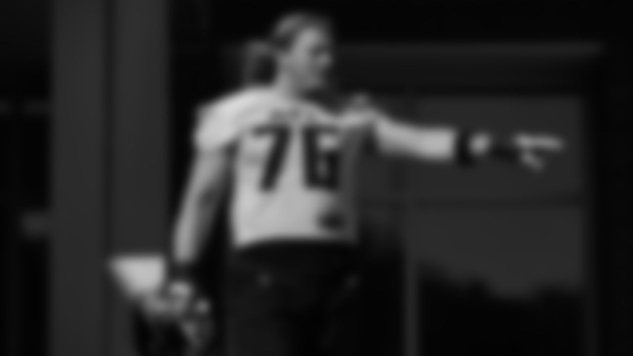Atlanta Falcons offensive tackle Kaleb McGary #76 during team practice at Atlanta Falcons Headquarters in Flowery Branch, Georgia, on Friday September 24, 2021. (Photo by Brandon Magnus/Atlanta Falcons)