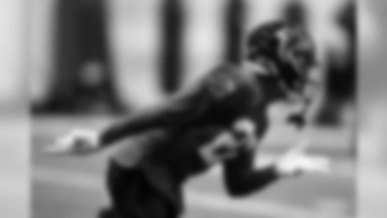 Atlanta Falcons cornerback Isaiah Oliver #26 runs during practice. (Photo by Kara Durrette/Atlanta Falcons).