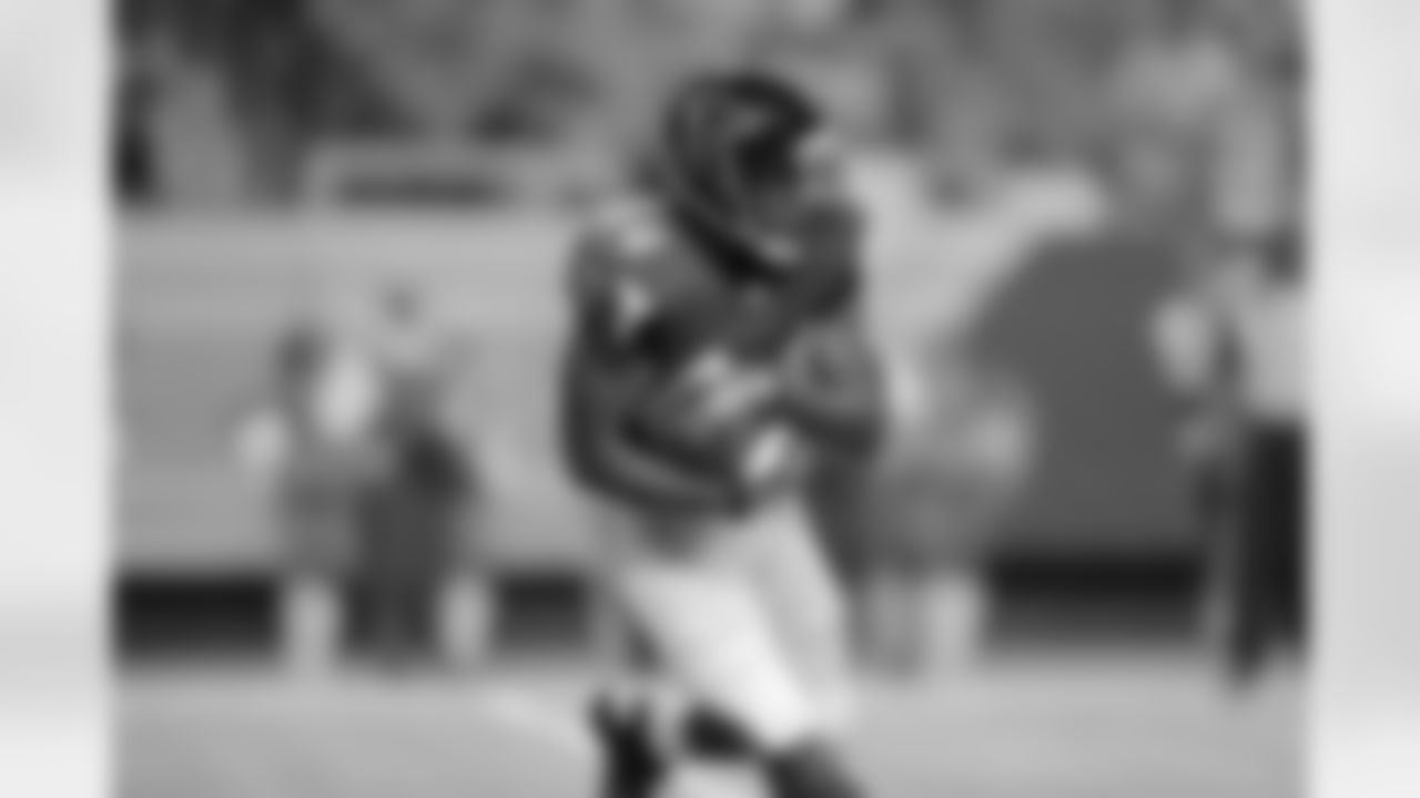 RB Jason Snelling runs the ball