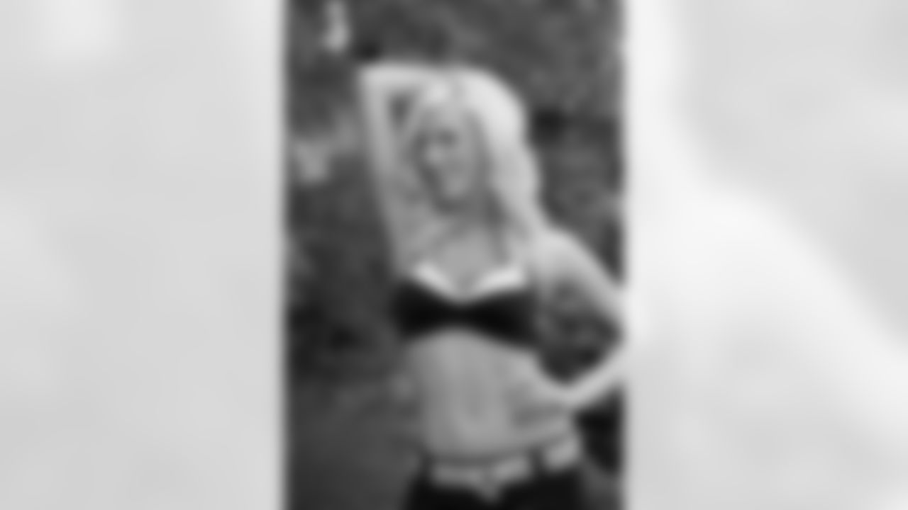 Jamie K. // 2011 Atlanta Falcons Cheerleaders Studio Shots // 2011 // Atlanta -