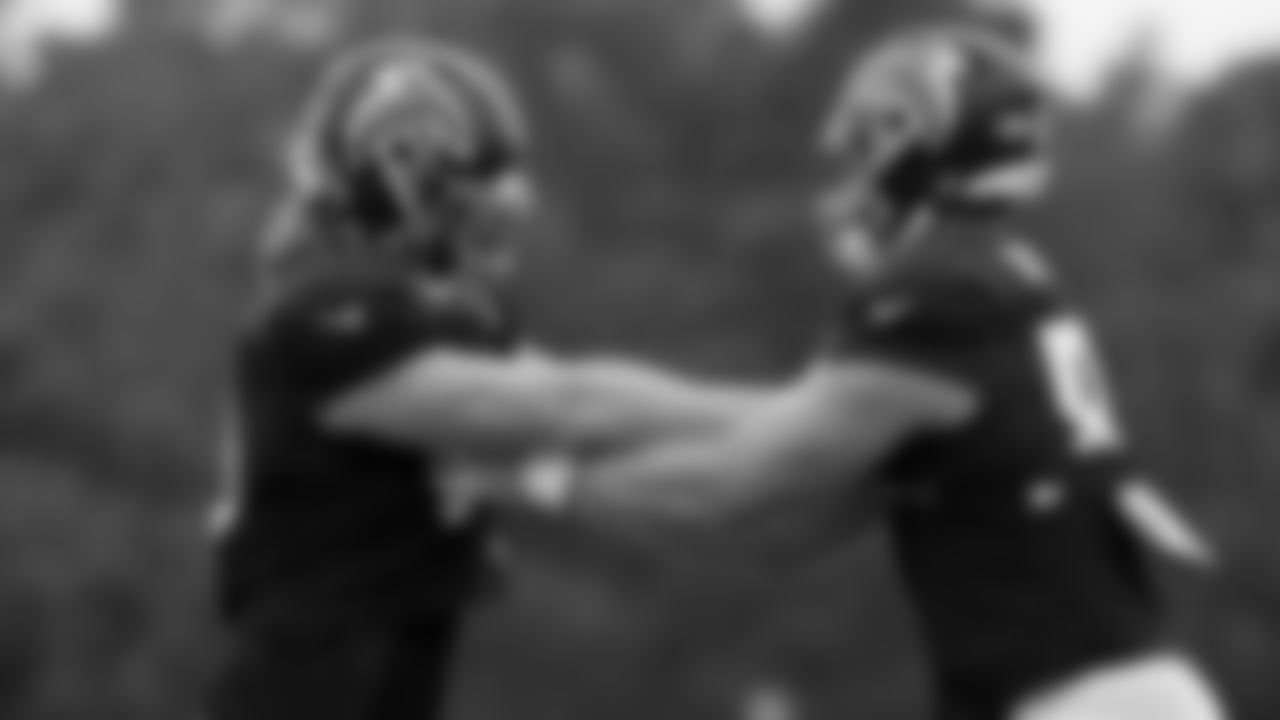 Atlanta Falcons tight end Hayden Hurst #81 works with tight end Luke Stocker #88 during practice at IBM Performance Field. (Photo by Kara Durrette/Atlanta Falcons)