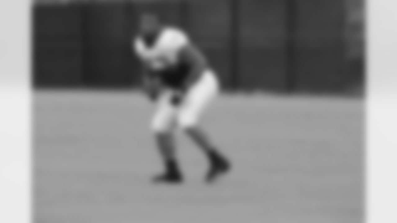 RB Michael Turner warms up // Combined Practice with Jacksonville // August 17, 2011 // Jacksonville, Fla. —