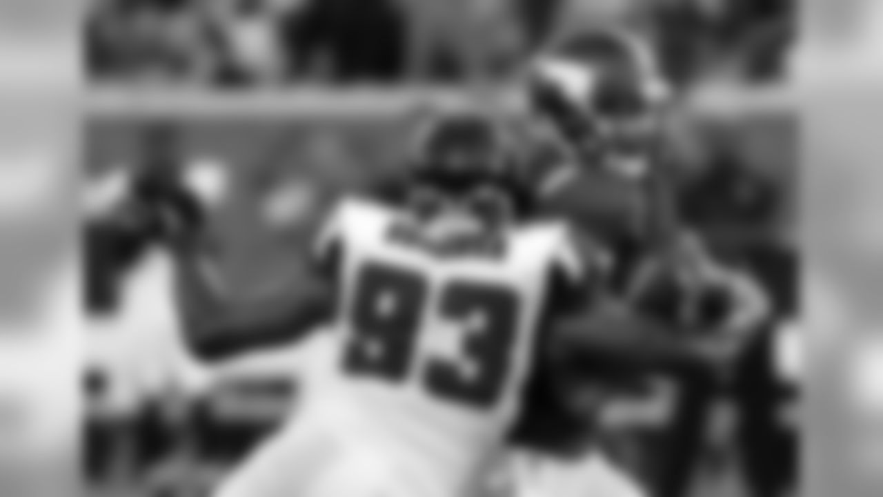 DE Malliciah Goodman tackles Vikings QB Christian Ponder