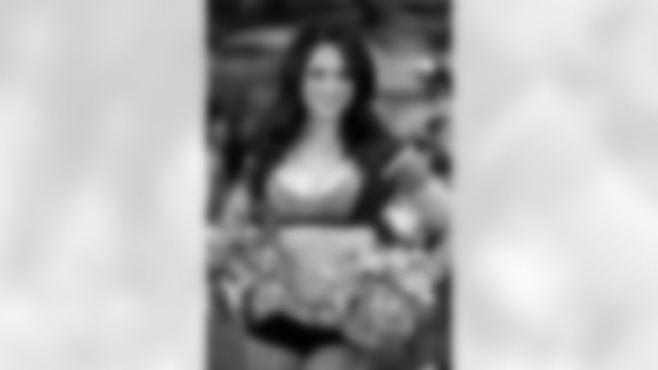 Atlanta Falcons Cheerleader Alicia D.