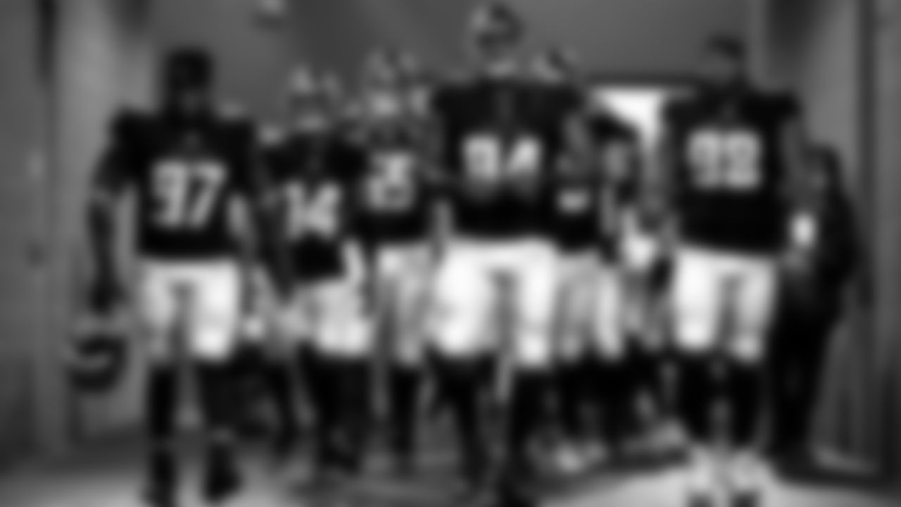The Atlanta Falcons prepare to take the field prior to a game against the Dallas Cowboys at AT&T Stadium in Arlington, Texas on Sunday, November 14, 2021. (Photo by Brandon Magnus/Atlanta Falcons)