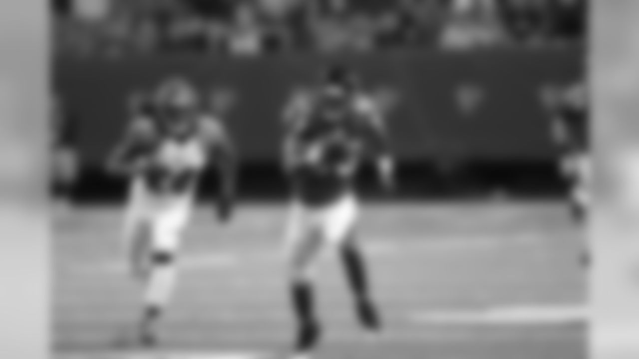 Bengals CB Adam Jones keeps his eyes on WR Harry Douglas