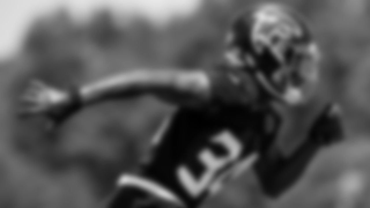 Atlanta Falcons cornerback Darren Hall #34 in action during organized team activities in Phase III of the Atlanta Falcons offseason program on May 25, 2021.