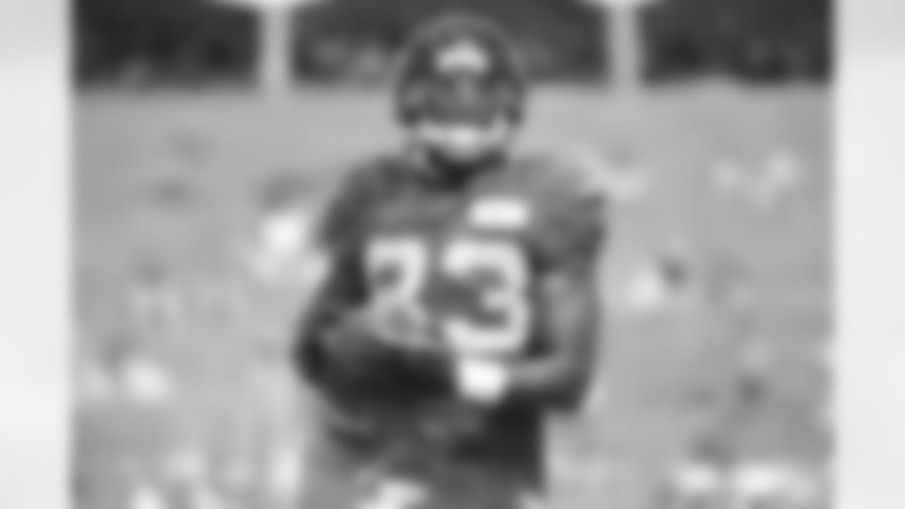 WR Harry Douglas