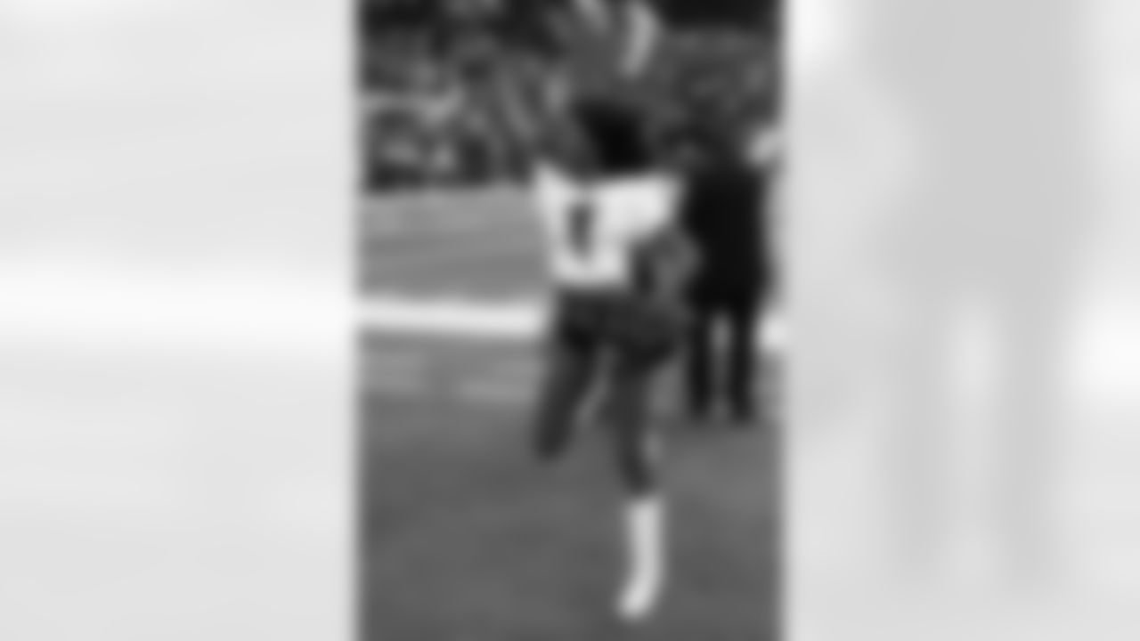 Shamea M. // 2010 Atlanta Falcons Cheerleaders Game Shots // 2010 // Atlanta -