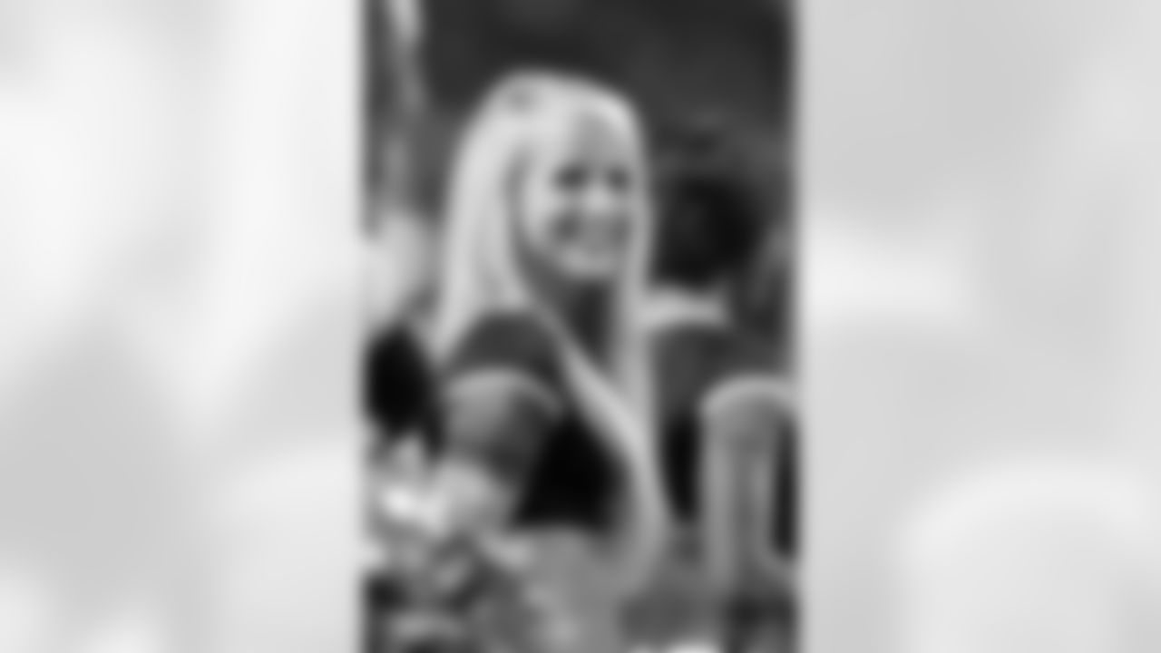 Atlanta Falcons Cheerleader Sydney H.