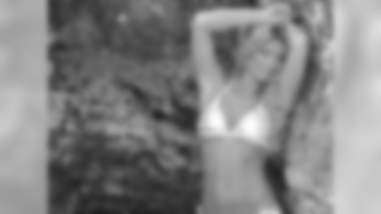 Naiz B. // 2011 Atlanta Falcons Cheerleaders Swimsuit Calendar Photo Shoot // 2011 // Bermuda -