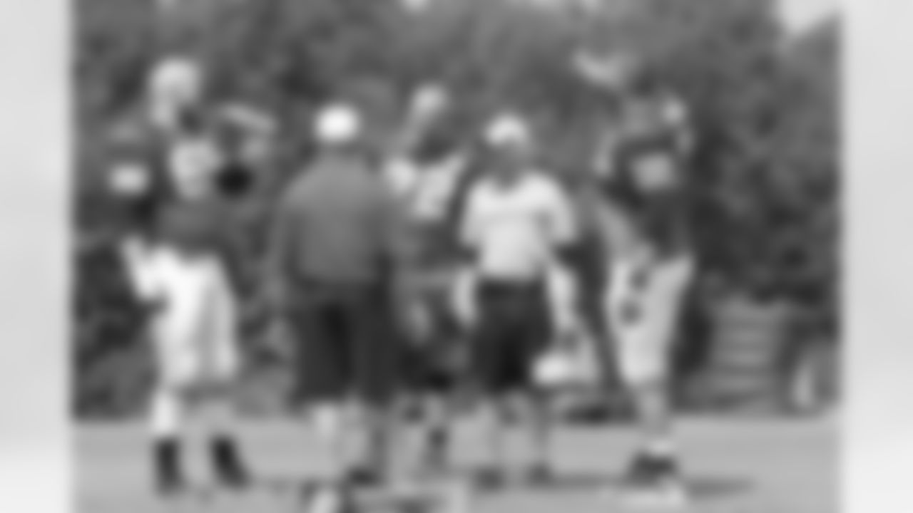 T Jeremy Trueblood, T Sam Baker and G Garrett Reynolds taking a water break during practice