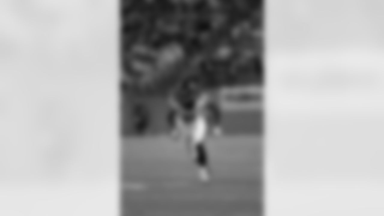 The Falcons and Steelers face off in Pittsburgh during the third preseason game for both teams // Falcons at Steelers - Preseason // Pittsburgh —