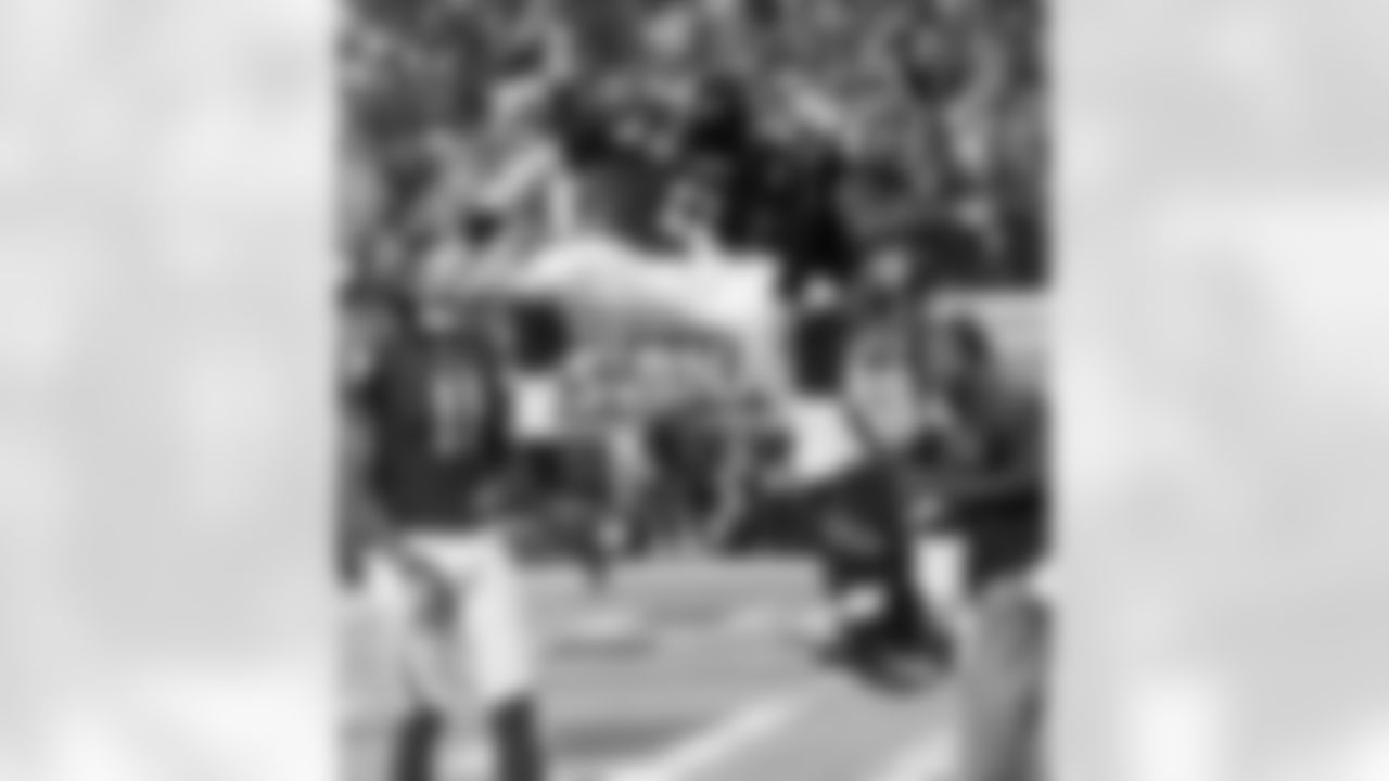 QB Matt Ryan and RB Jason Snelling celebrate a touchdown
