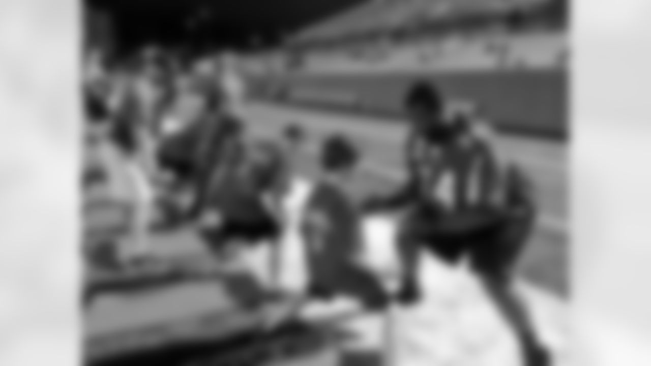 Offensive lineman Terren Jones joins the Community Relations team at a Heads Up Football Camp in Macon, Ga. (via @AFPlayFootball)