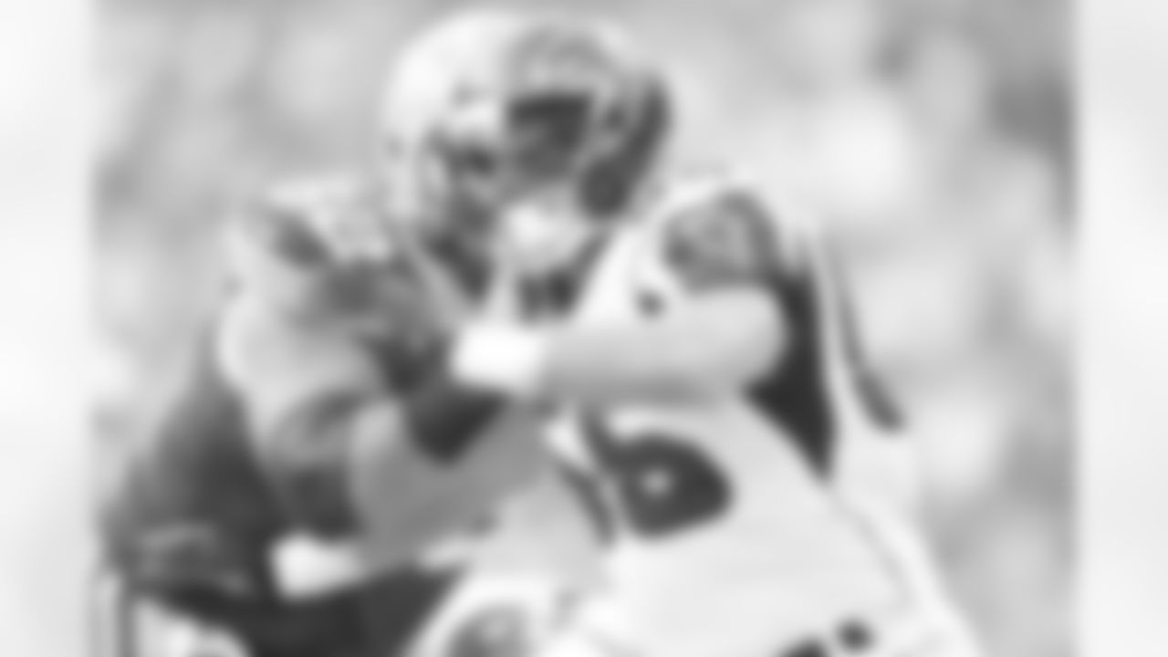 LB Paul Worrilow pushes against Packers C/G Evan Dietrich-Smith