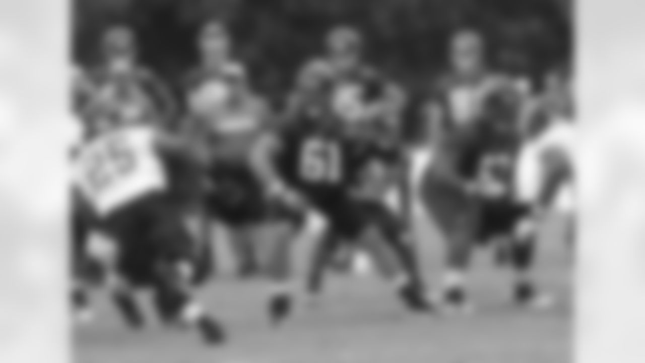 C Joe Hawley eyes up S William Moore