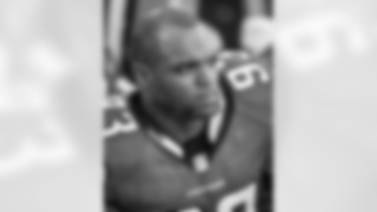 DE Dwight Freeney