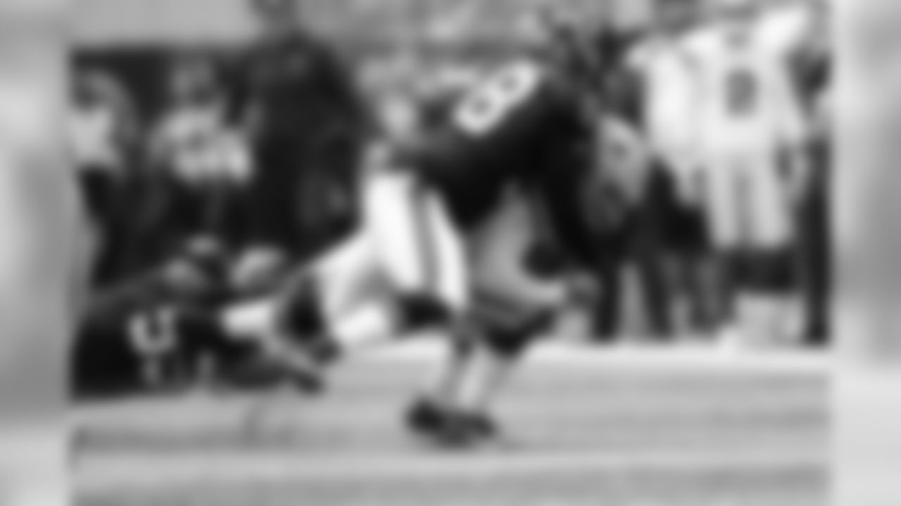 DE Takkarist McKinley
Atlanta Falcons / Kara Durrette