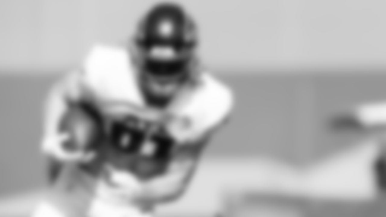 Atlanta Falcons tight end Hayden Hurst #81 runs with the ball during AT&T Atlanta Falcons Training Camp at Atlanta Falcons Headquarters in Flowery Branch, Georgia, on Wednesday August 11, 2021. (Photo by Dakota Williams/Atlanta Falcons)