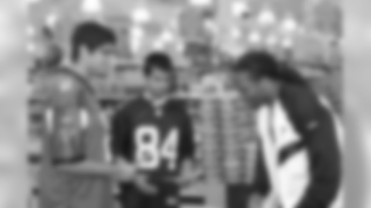 Mike Peterson excites fans after a big win against Detroit at Publix with the Atlanta Falcons Tailgate Team // Atlanta Falcons Tailgate Team 2011 // Oct. 24, 2011// Smyrna, Ga -