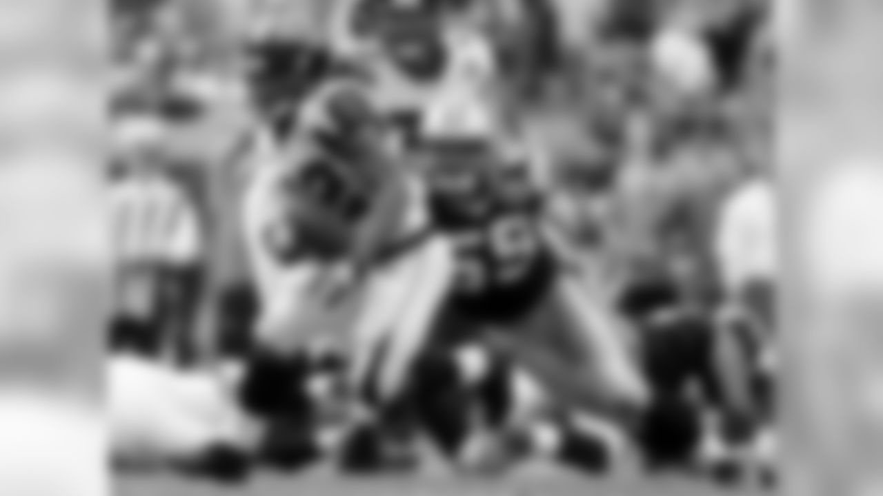 RB Jacquizz Rodgers evades the Panthers defense for a first down