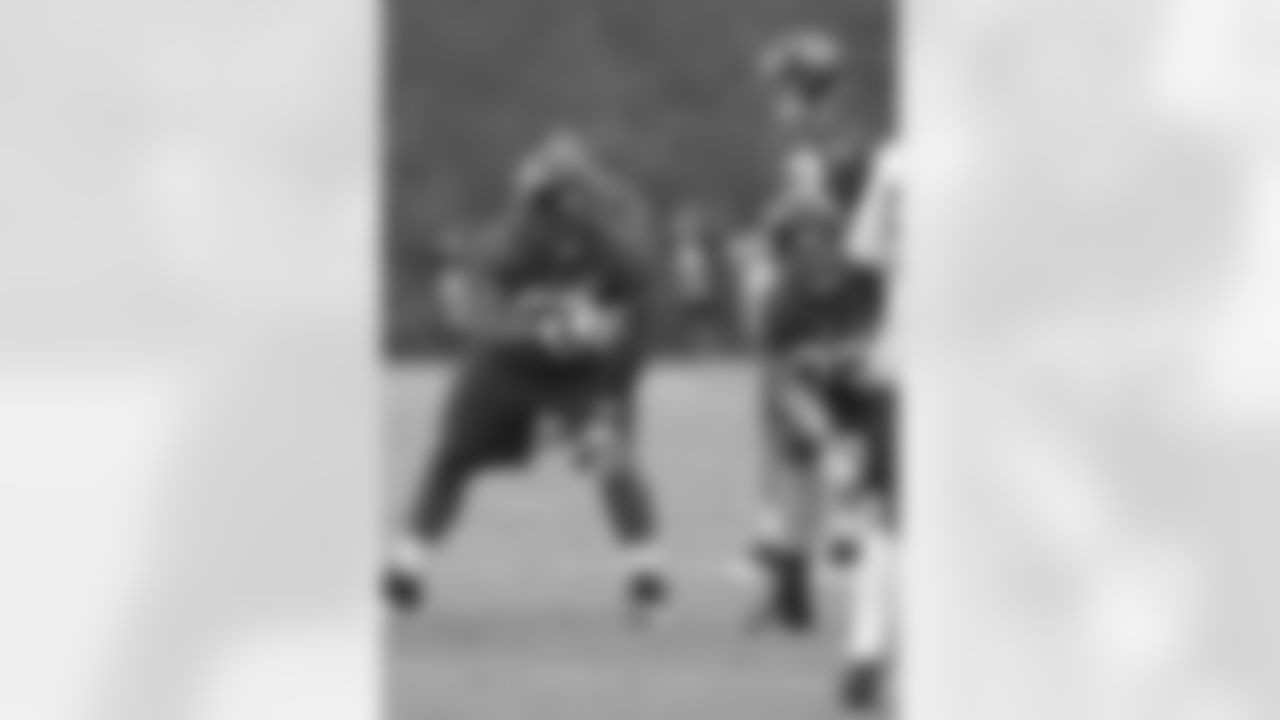OG Justin Blalock makes a line call to OT Sam Baker