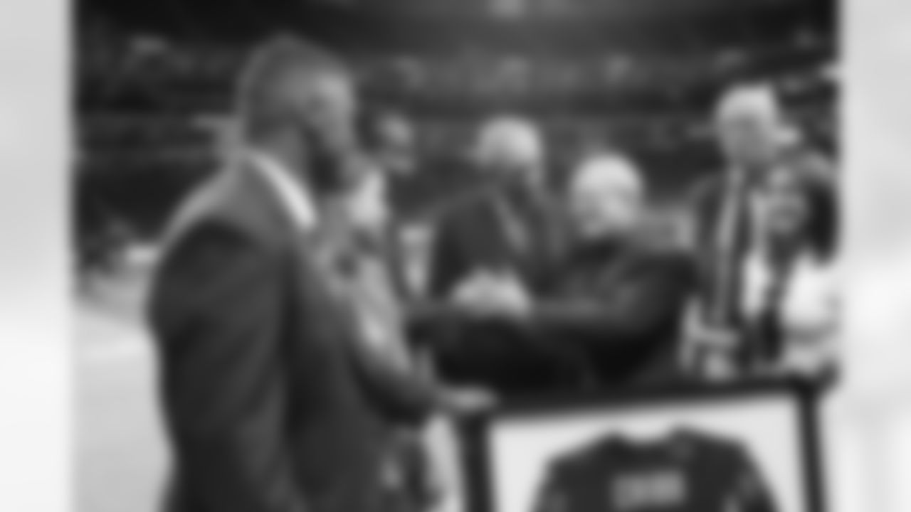 Jimmy Cribb, Arthur Blank, Angie Blank, Rich McKay
Atlanta Falcons / Carmen Mandato