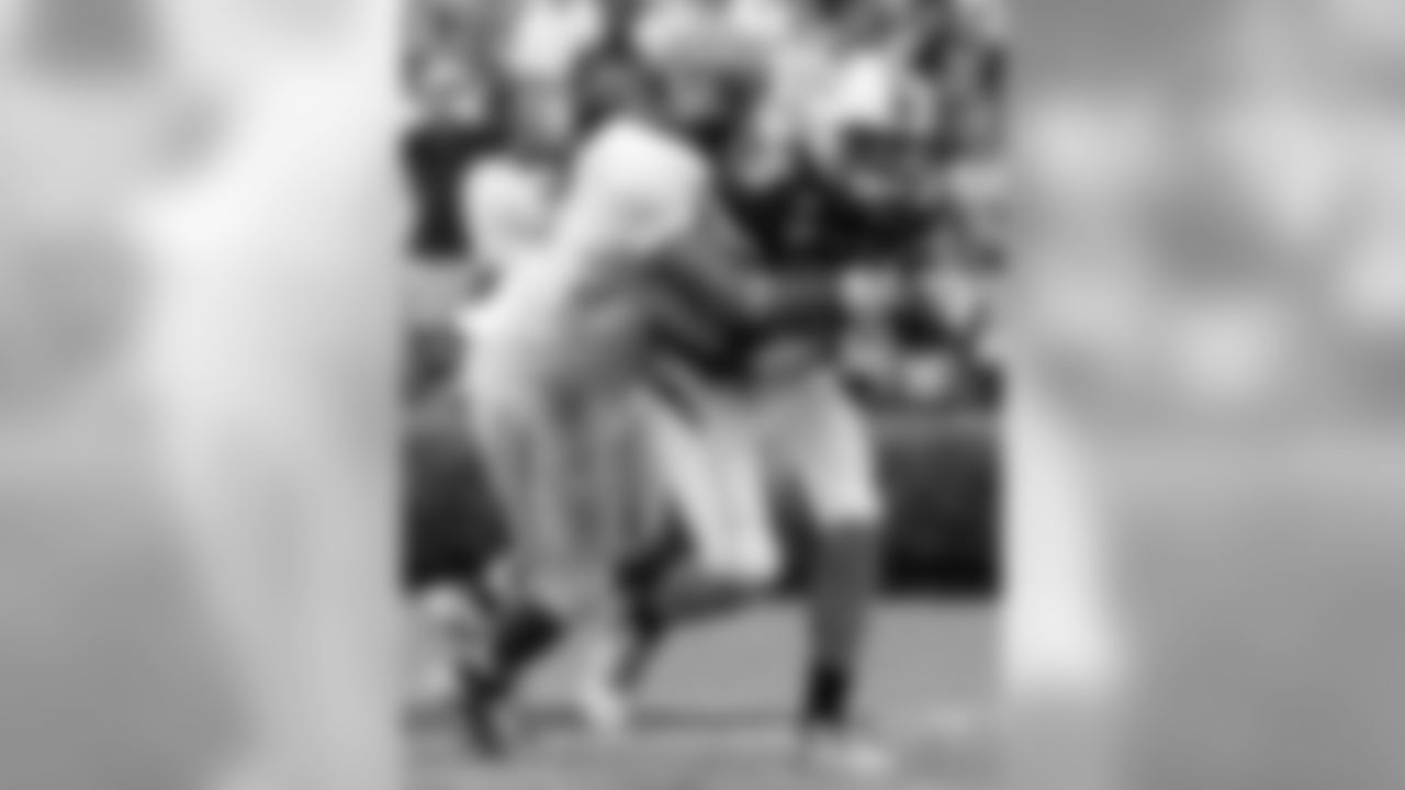 Kentucky alum Corey Peters has a bit of a nailbiter in the first round as the No. 8 Wildcats face No. 9 Kansas State in round one.