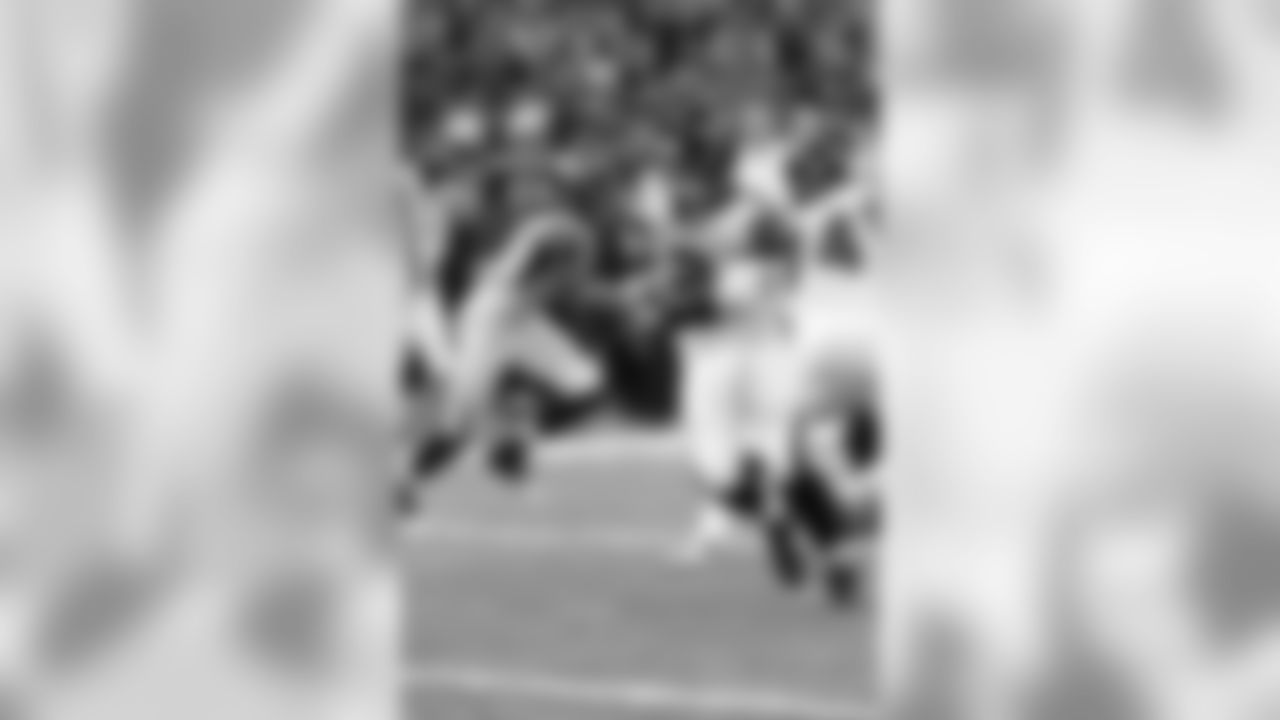The Falcons and Saints face off in the Superdome for a shot at the NFC South title // Falcons at Saints - 2011 // Dec. 26, 2011 // New Orleans -
