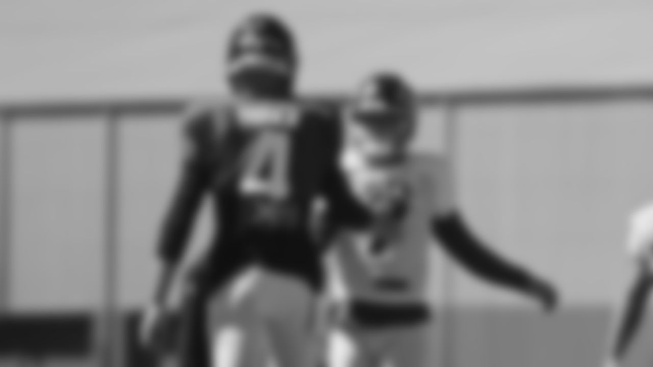 Atlanta Falcons kicker Younghoe Koo #7 and quarterback Desmond Ridder #4 during practice in Flowery Branch, Georgia, on Wednesday, October 5, 2022. (Photo by Shanna Lockwood/Atlanta Falcons)