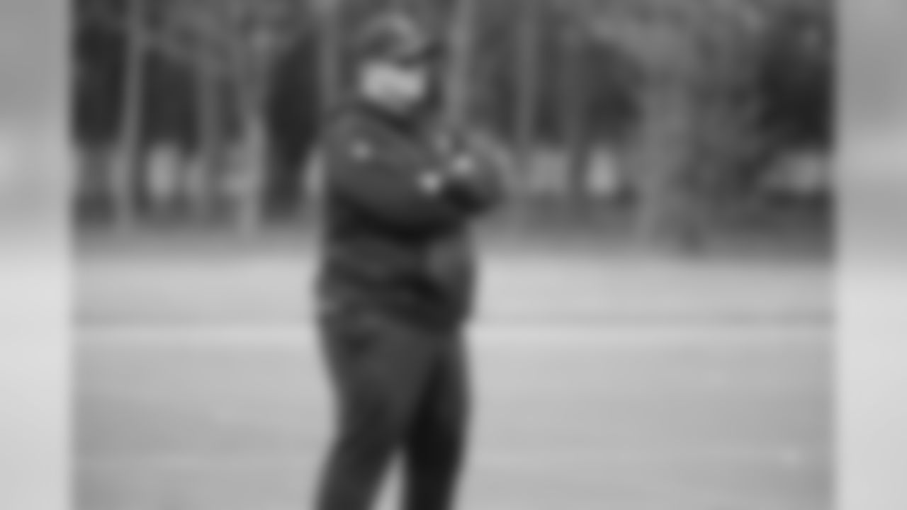 Tight ends coach, Chris Scelfo