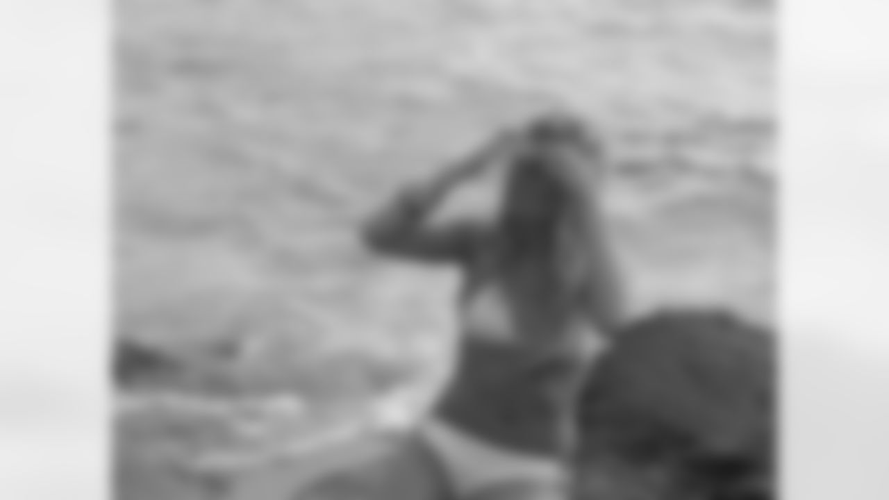 Elizabeth M. // 2011 Atlanta Falcons Cheerleaders Swimsuit Calendar Photo Shoot // 2011 // Bermuda -